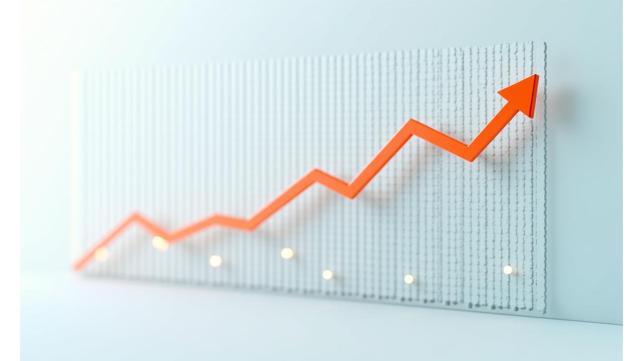 過去1年間の人気電動工具の平均価格推移を示す折れ線グラフ。特定の期間に価格が下がる傾向が示されている。